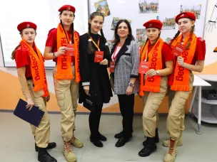 Участники проекта «Уроки с путешествием. 80-летие Победы» по итогам поездки в Волгоград проводят открытые уроки в своих школах